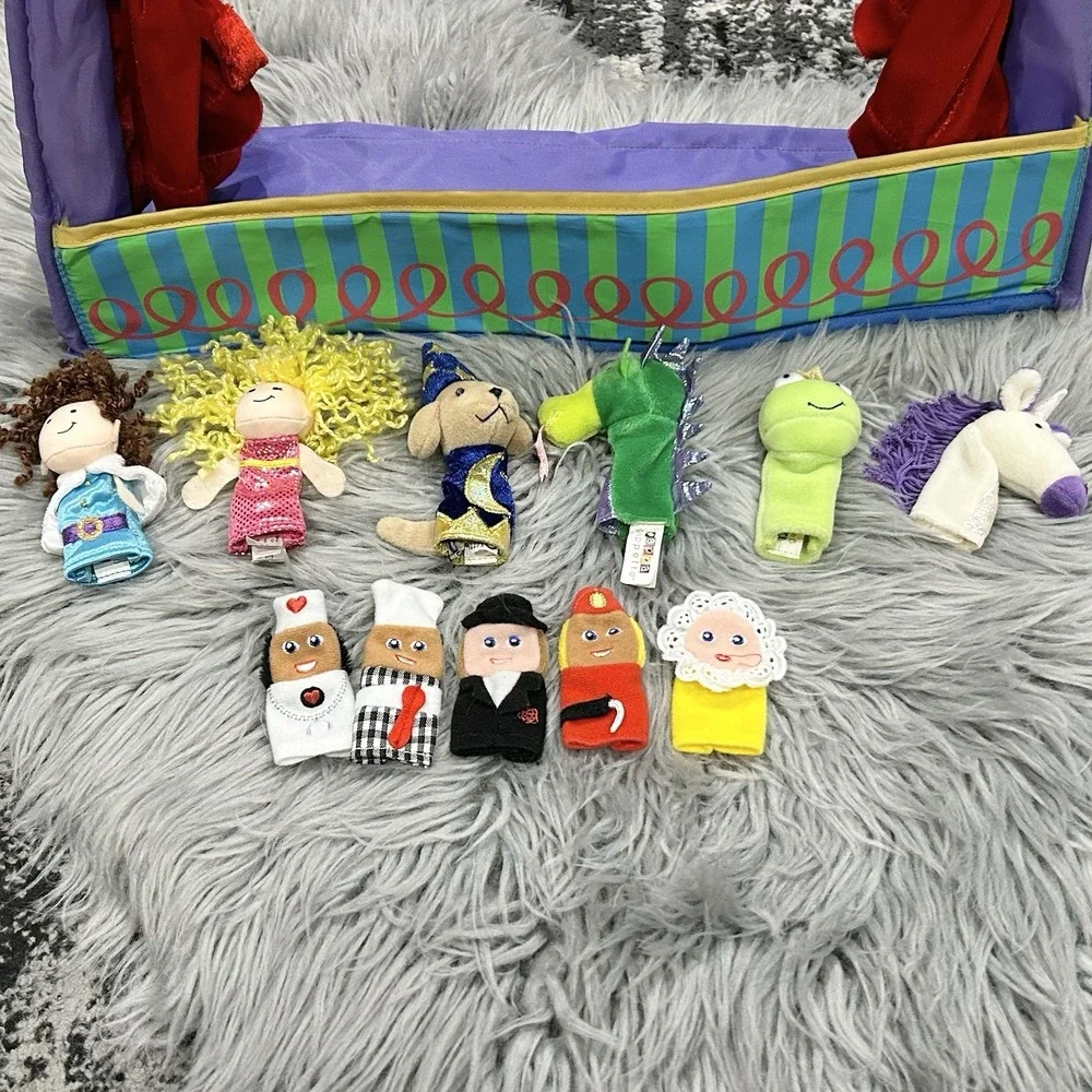 Vintage Manhattan Toy Company Finger Puppet Table Top Stage W/Royal Puppets